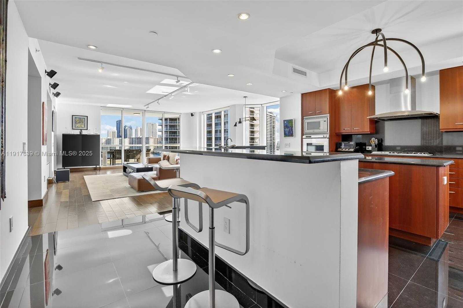 Imagen de Pequeño Objeto