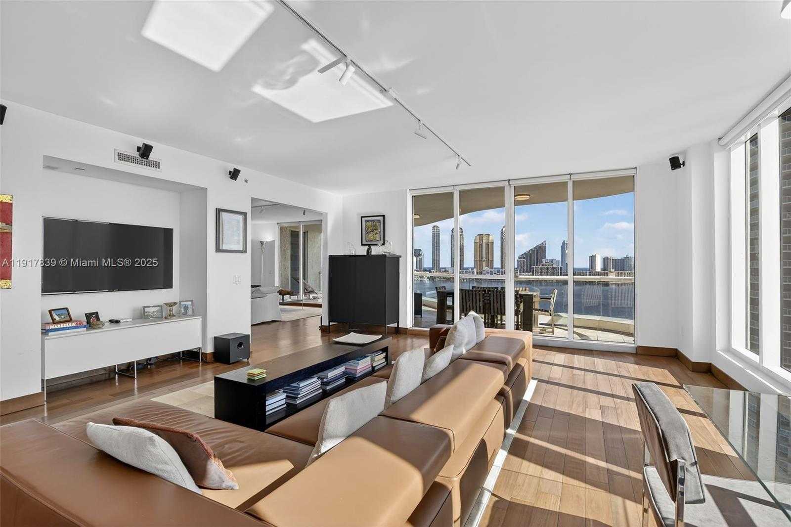 Imagen de Pequeño Objeto