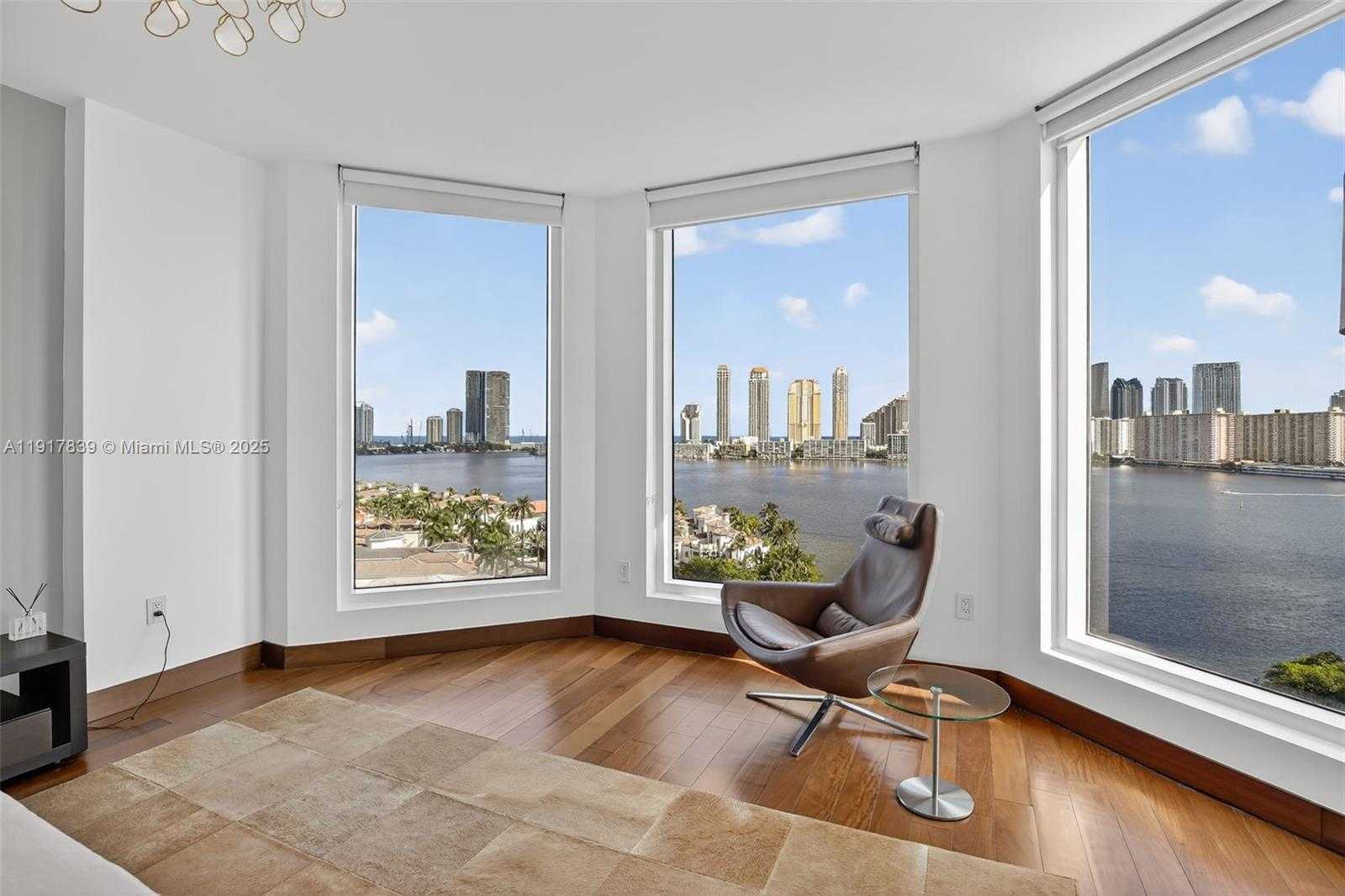 Imagen de Pequeño Objeto