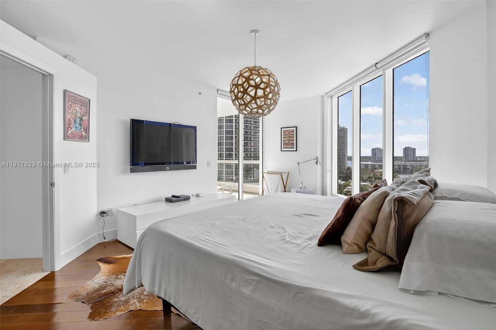 Imagen de Pequeño Objeto