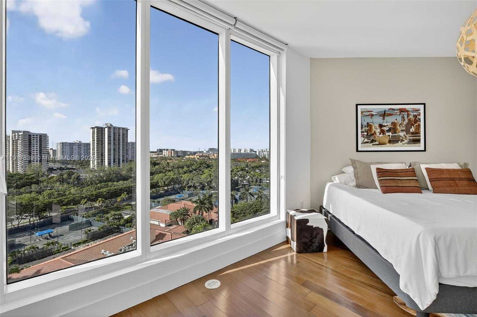 Imagen de Pequeño Objeto