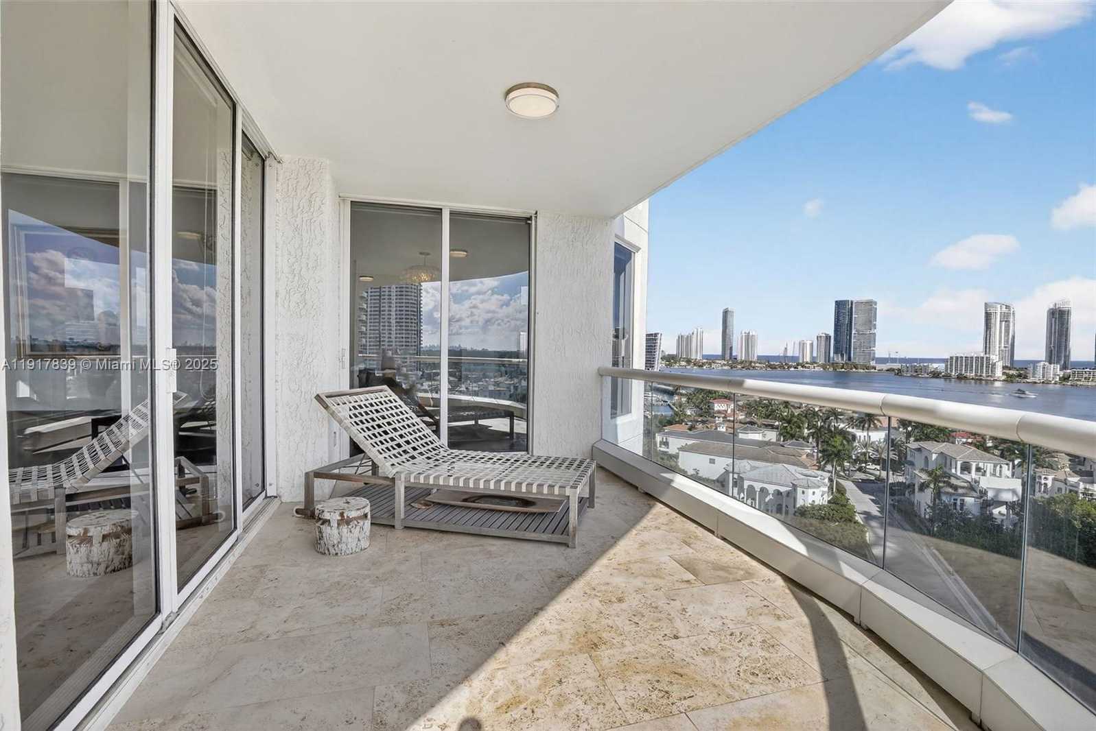 Imagen de Pequeño Objeto