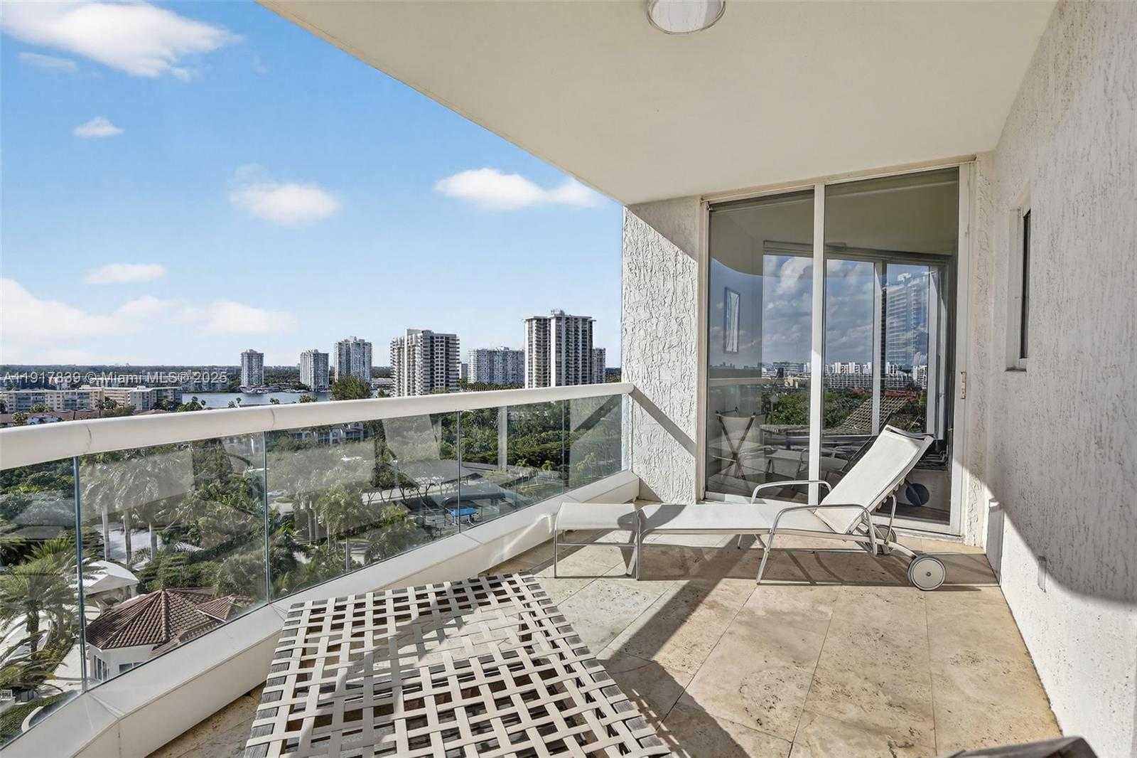 Imagen de Pequeño Objeto