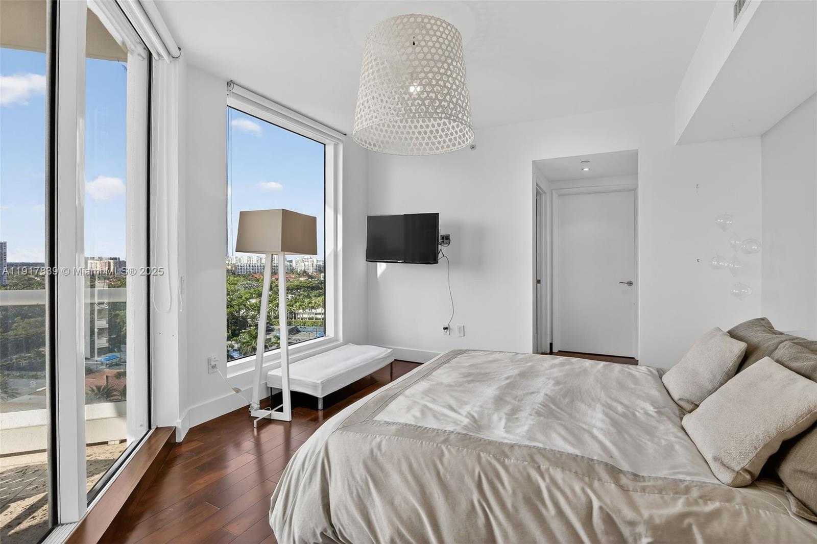 Imagen de Pequeño Objeto