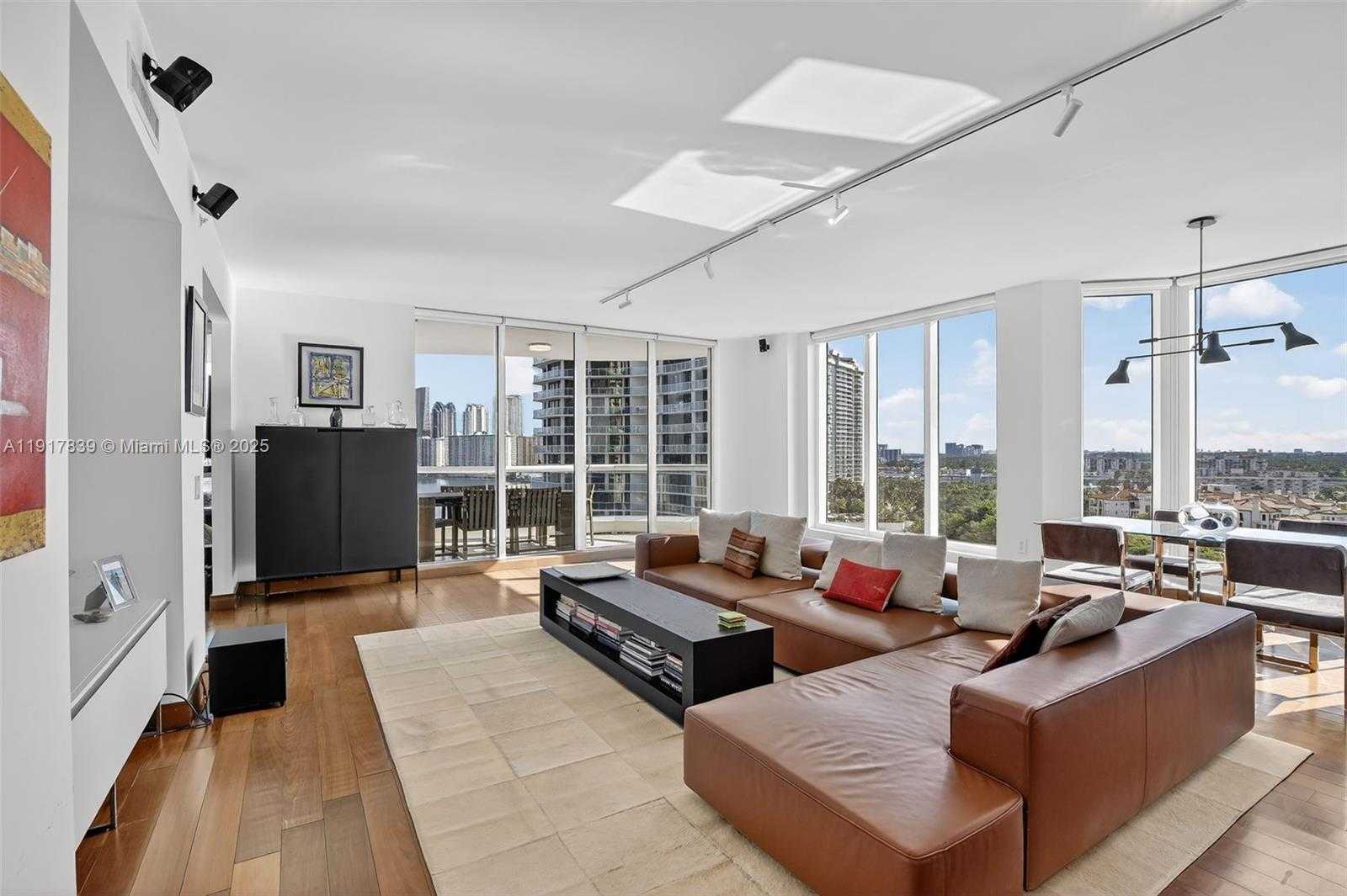 Imagen de Pequeño Objeto