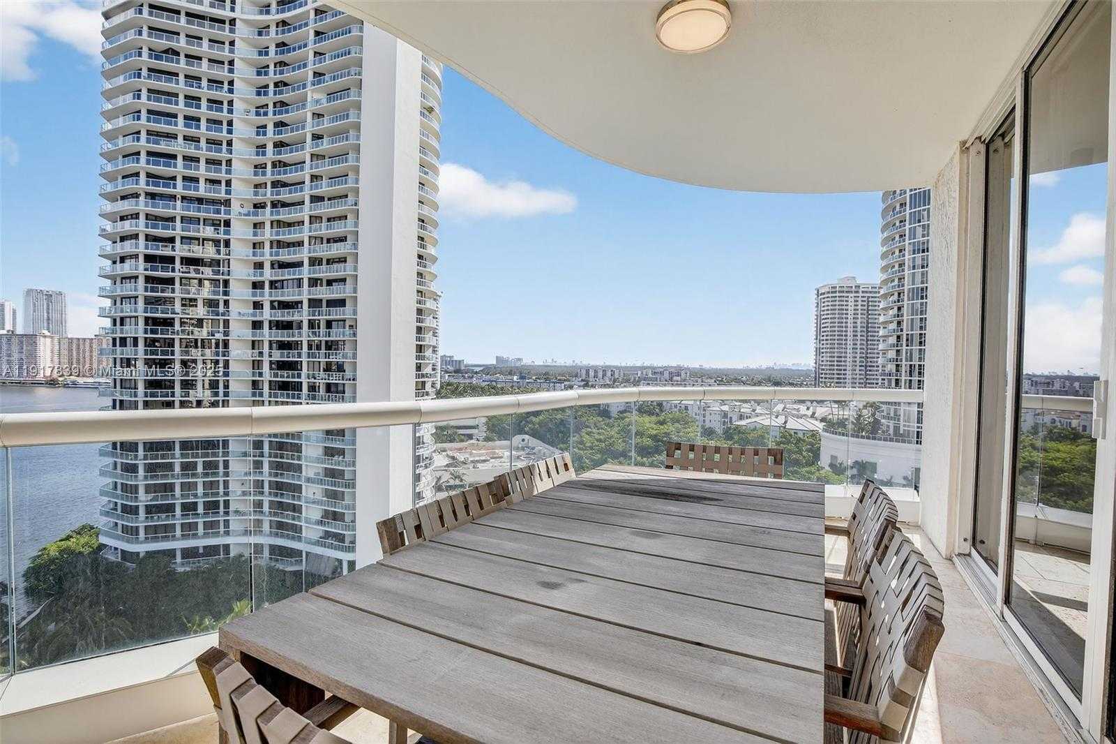 Imagen de Pequeño Objeto