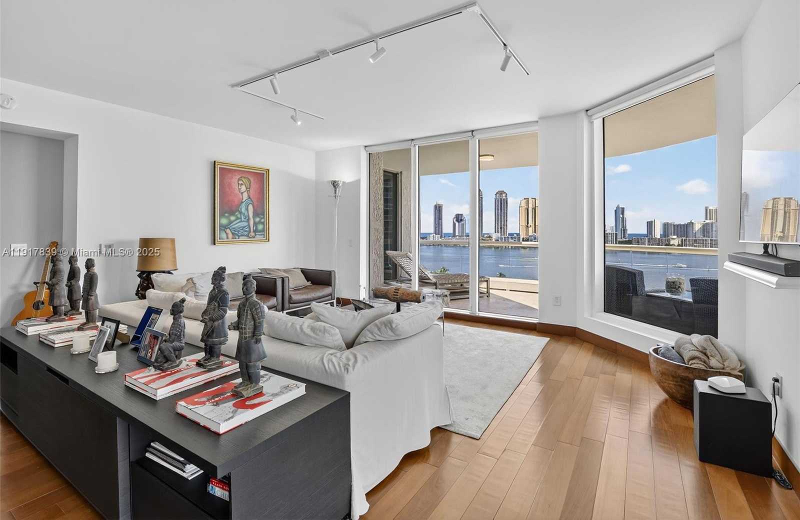 Imagen de Pequeño Objeto