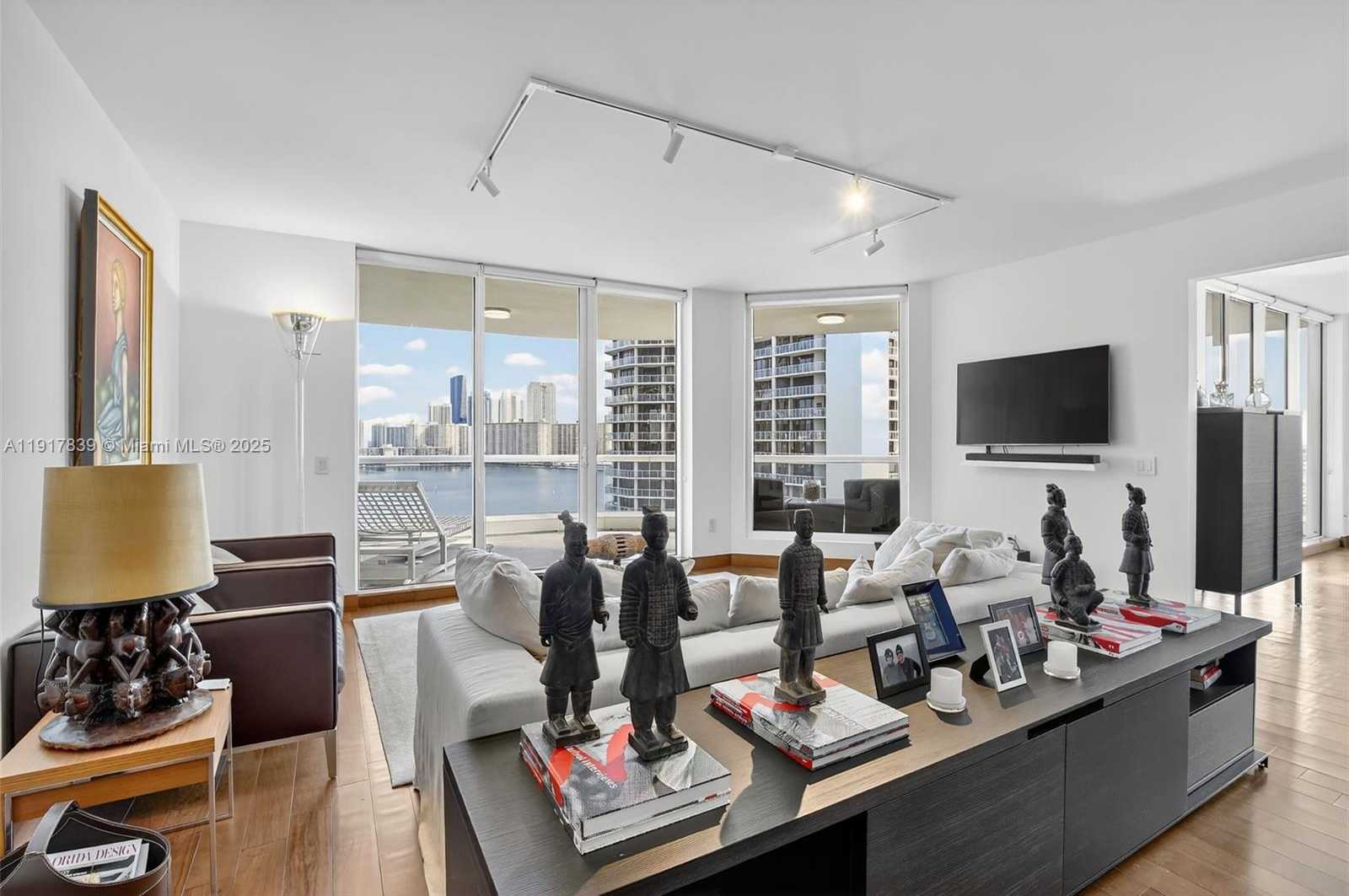 Imagen de Pequeño Objeto