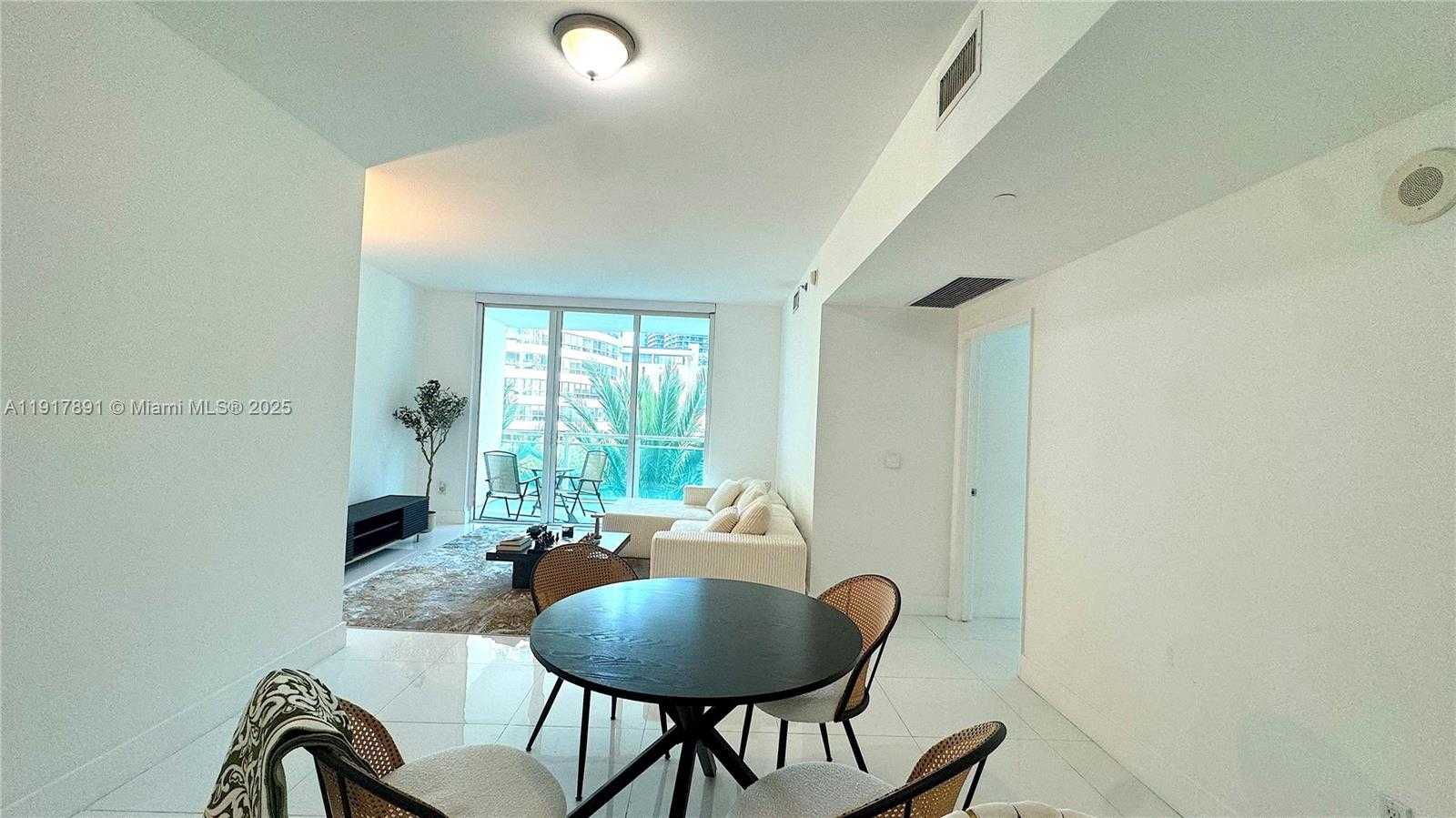 Small Image of 950 BRICKELL BAY DR #400, Miami Number 12