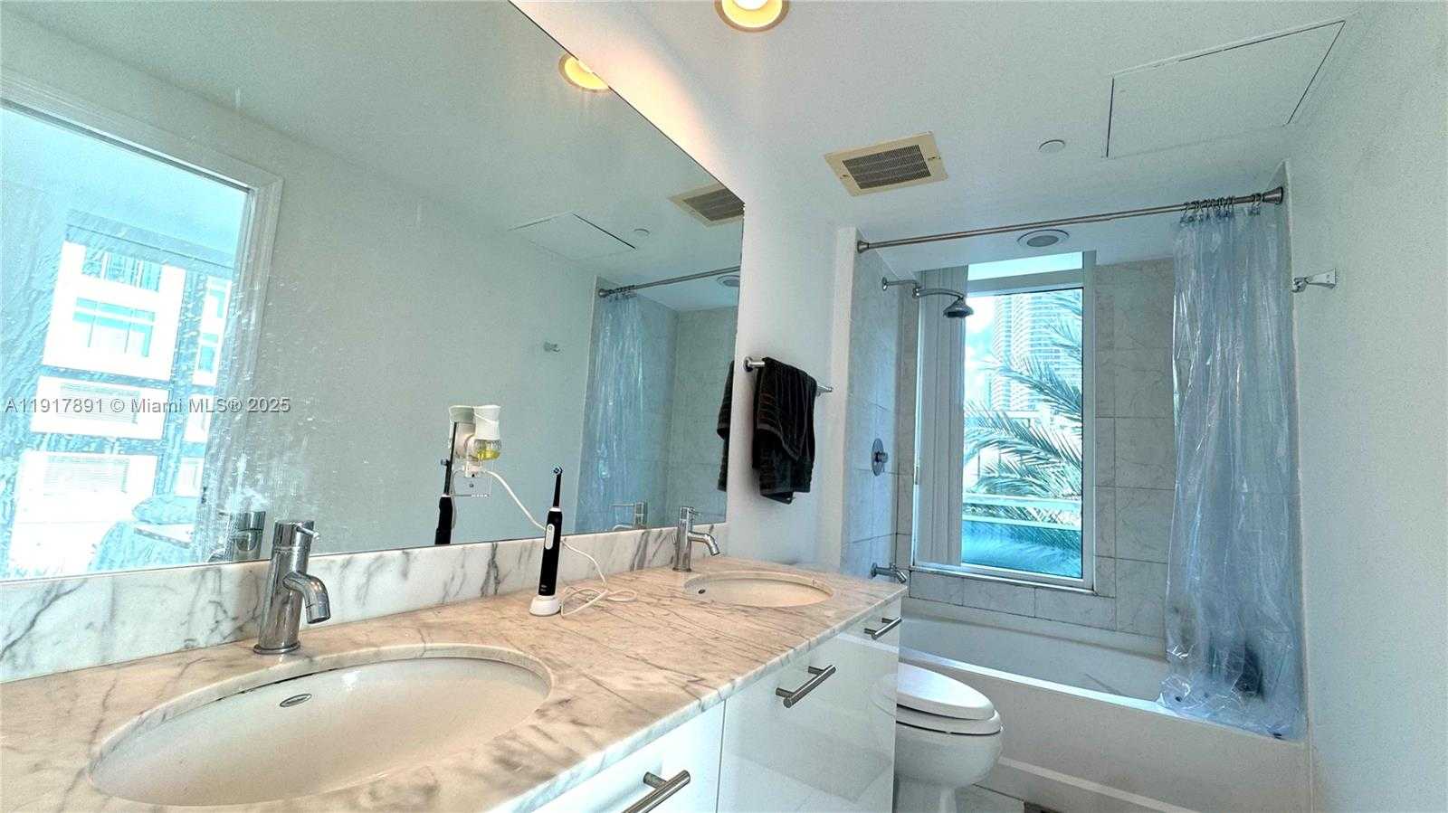 Small Image of 950 BRICKELL BAY DR #400, Miami Number 16