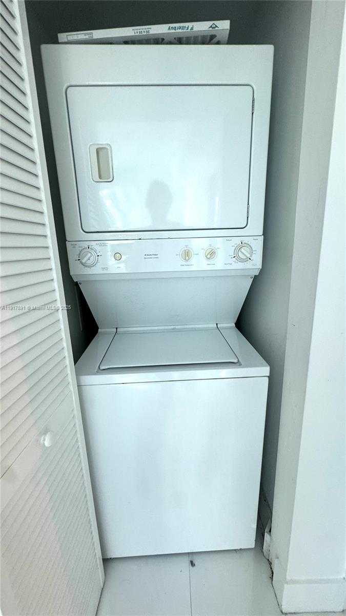 Small Image of 950 BRICKELL BAY DR #400, Miami Number 17