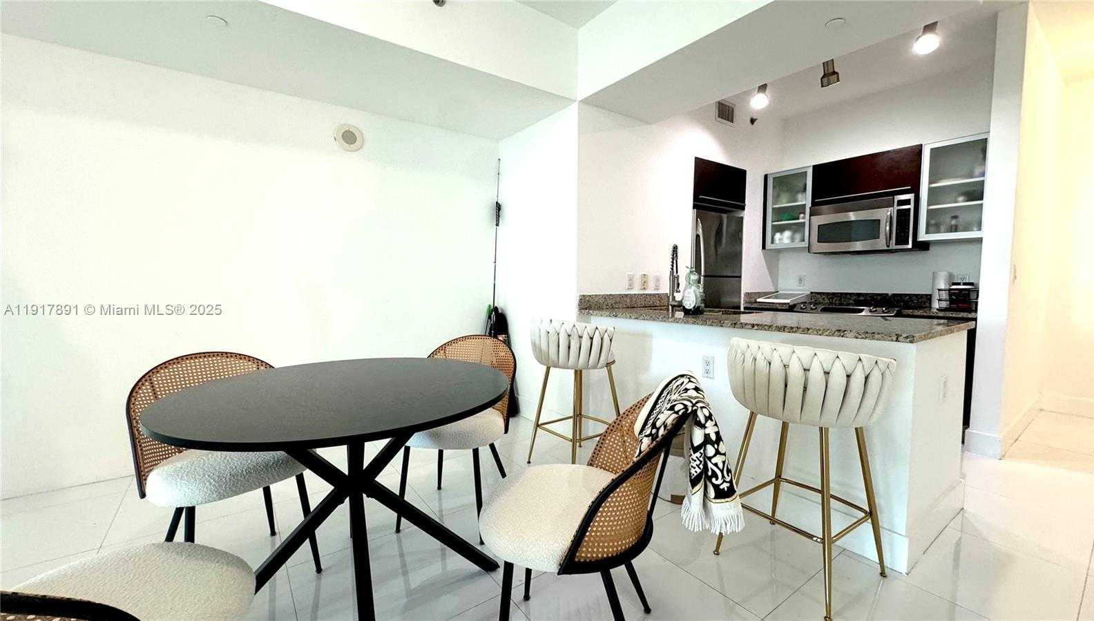 Small Image of 950 BRICKELL BAY DR #400, Miami Number 2