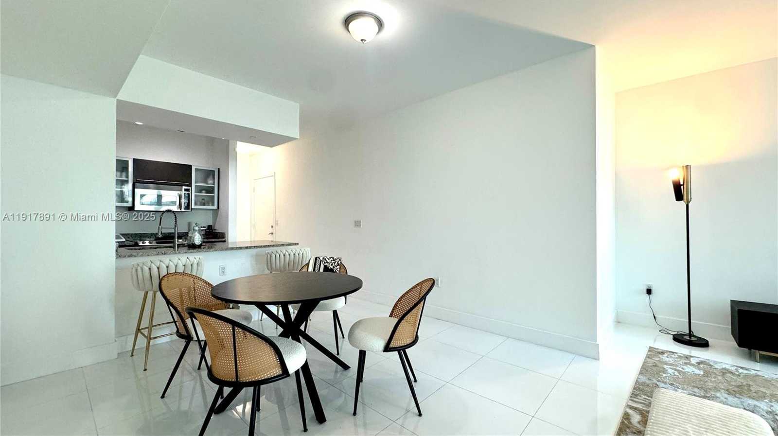 Small Image of 950 BRICKELL BAY DR #400, Miami Number 3