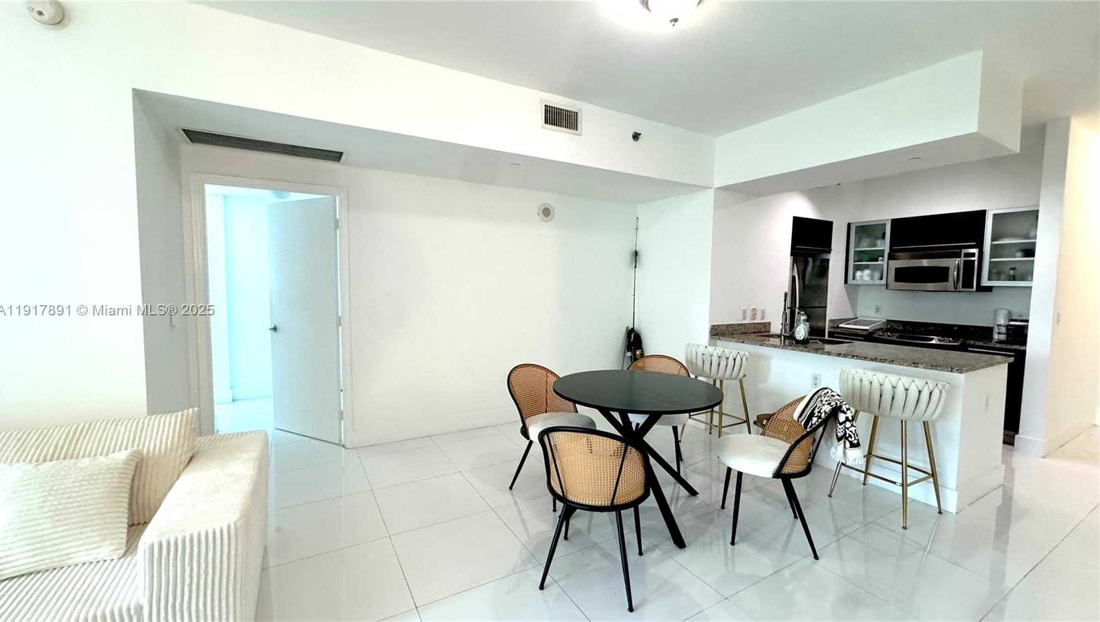 Small Image of 950 BRICKELL BAY DR #400, Miami Number 4
