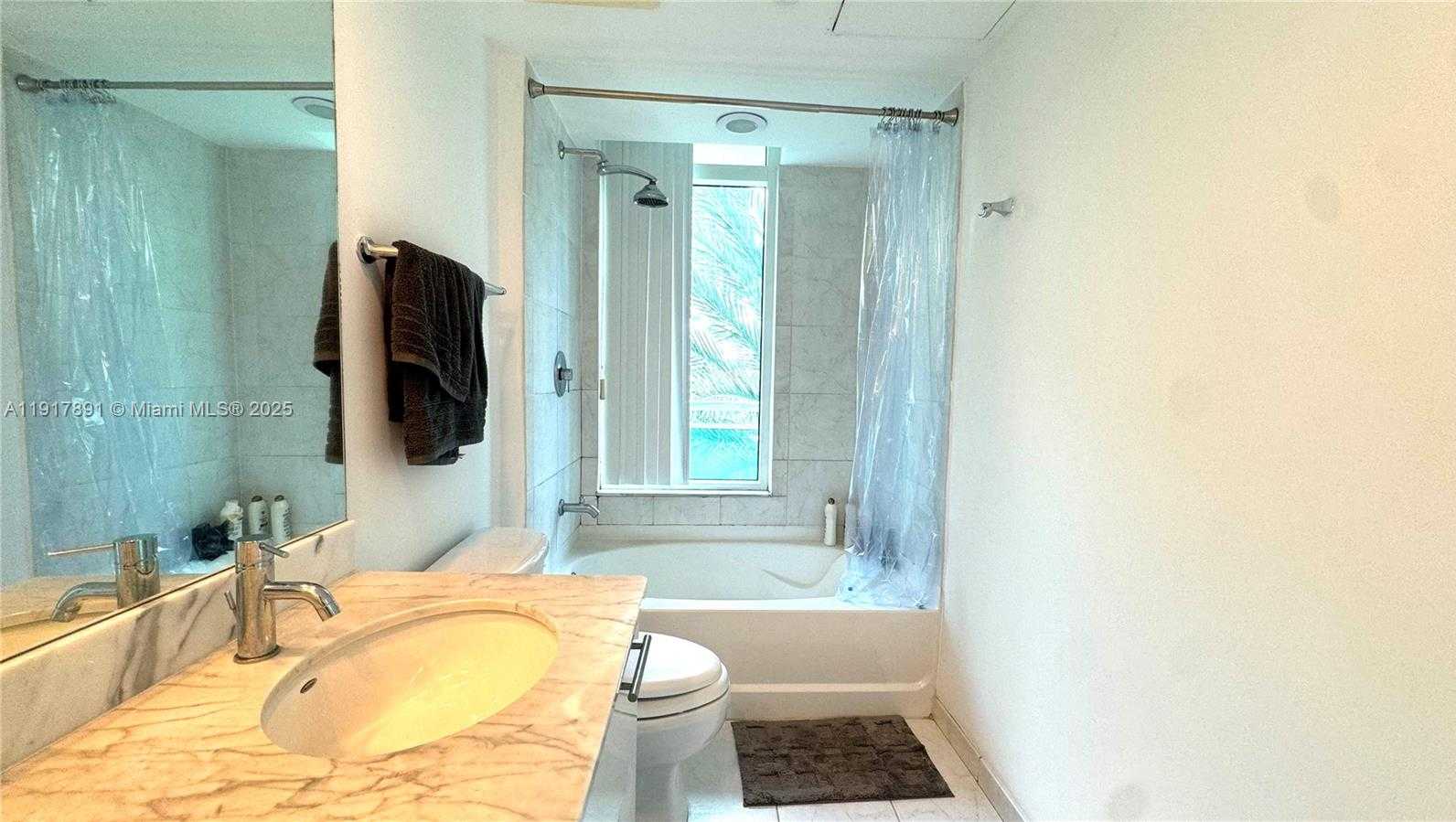 Small Image of 950 BRICKELL BAY DR #400, Miami Number 5