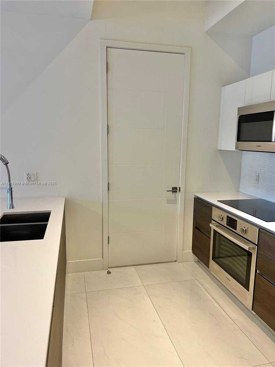 Small Image of 301 ALTARA AVE #210, Coral Gables Number 2