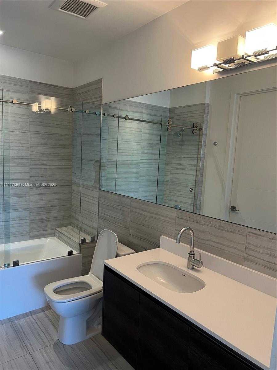 Small Image of 301 ALTARA AVE #210, Coral Gables Number 7