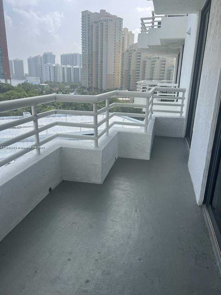 Small Image of 3300 NORTH EAST 192ND ST #1017, Aventura Number 4