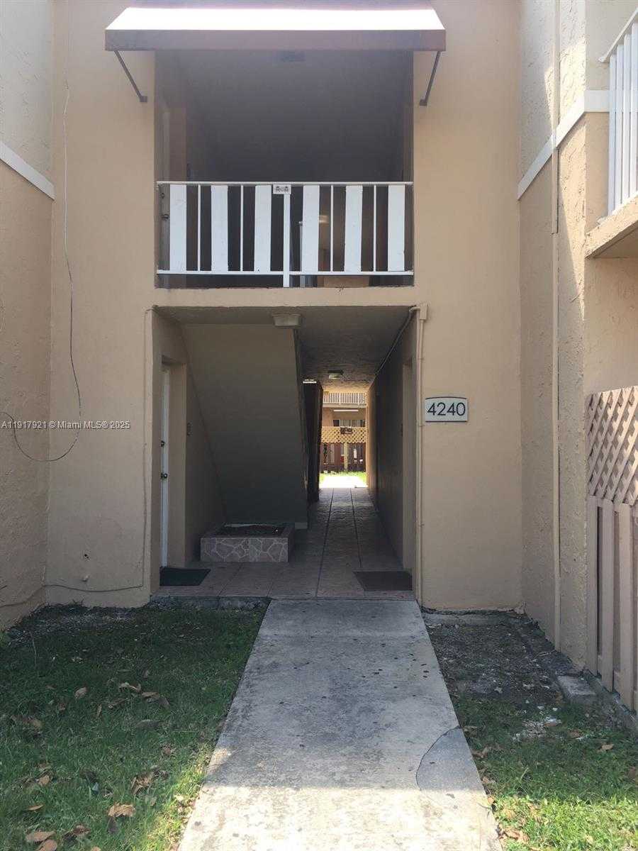 Small Image of 4240 NORTH WEST 79TH AVE #1C, Doral Number 2