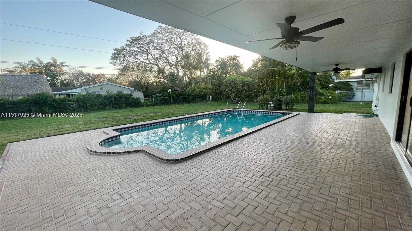 Small Image of 8320 SOUTH WEST 142ND ST #8320, Palmetto Bay Number 16