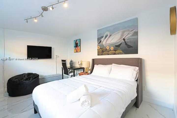 Small Image of 1100 NORTH EAST 1ST AVE #C, Fort Lauderdale Number 3