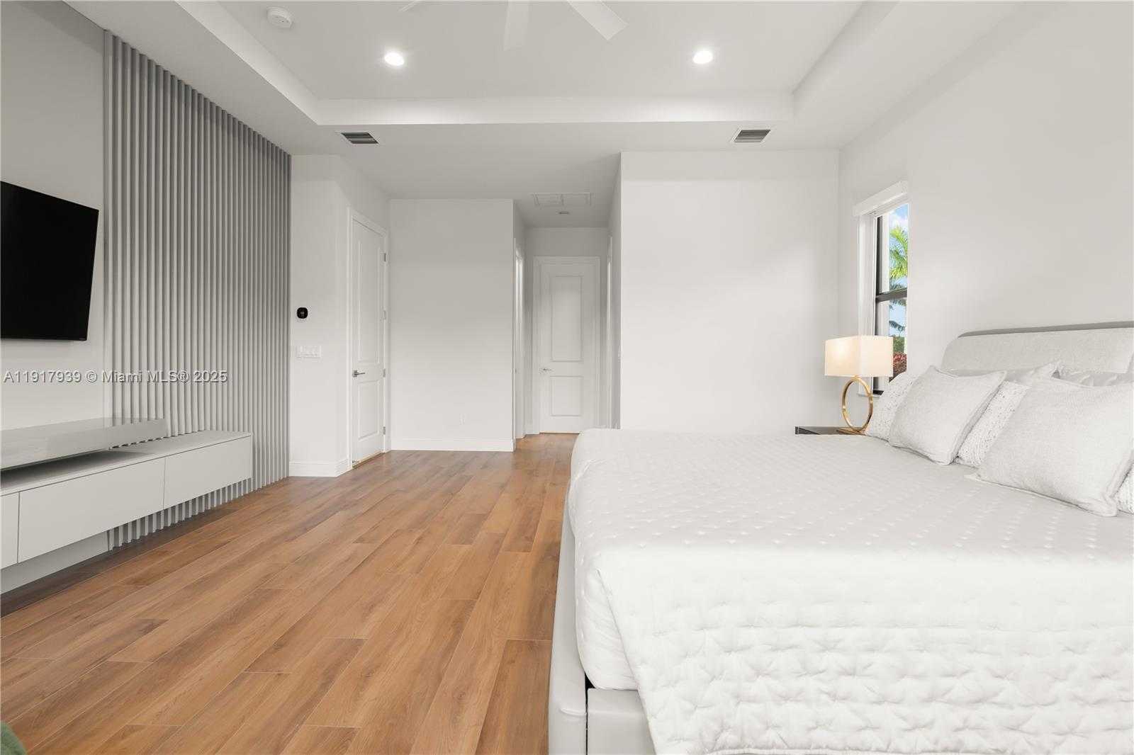 Small Image of 14820 MILLSTONE RANCHES DR, Davie Number 16