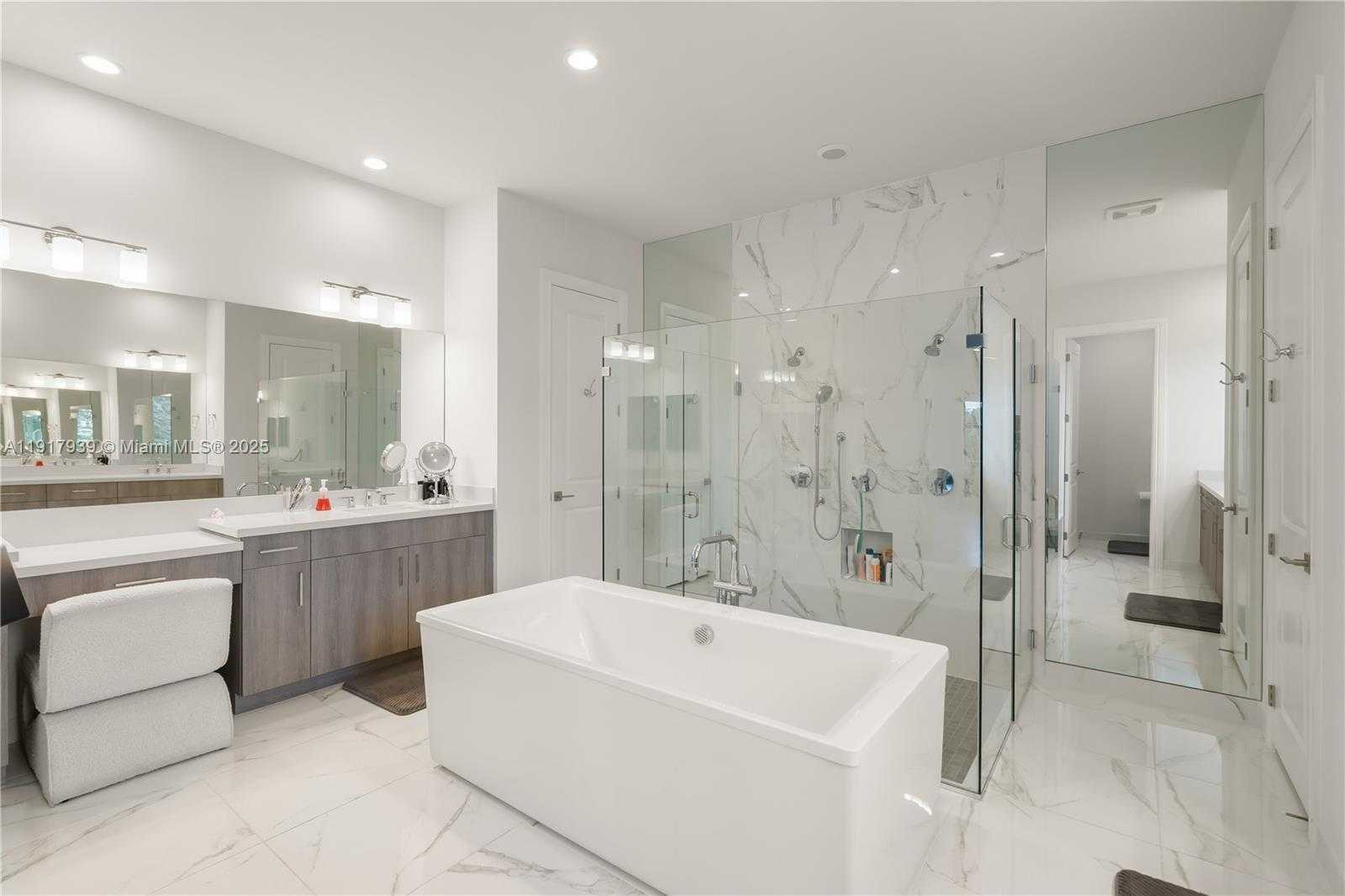 Small Image of 14820 MILLSTONE RANCHES DR, Davie Number 18