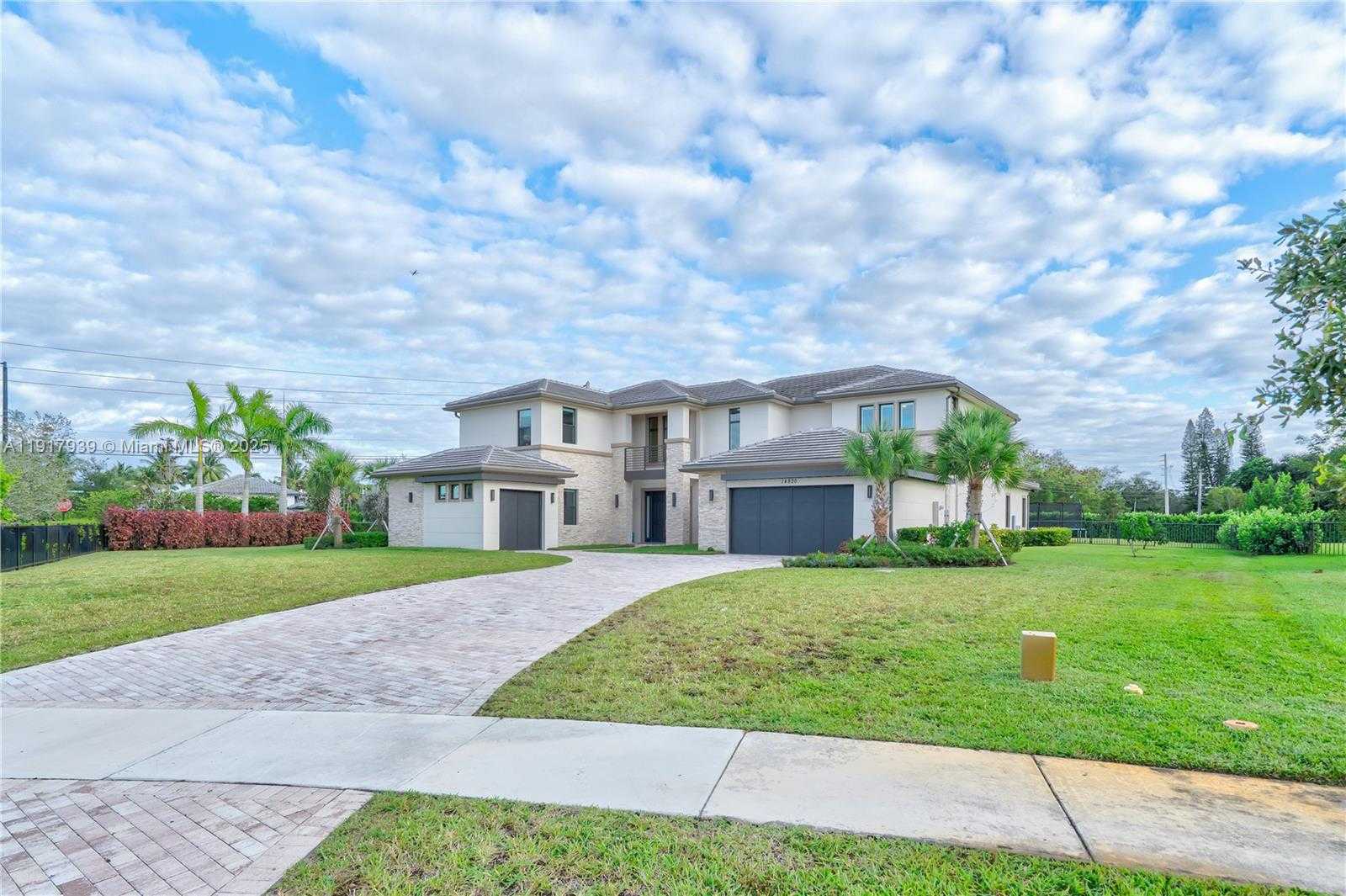 Small Image of 14820 MILLSTONE RANCHES DR, Davie Number 3