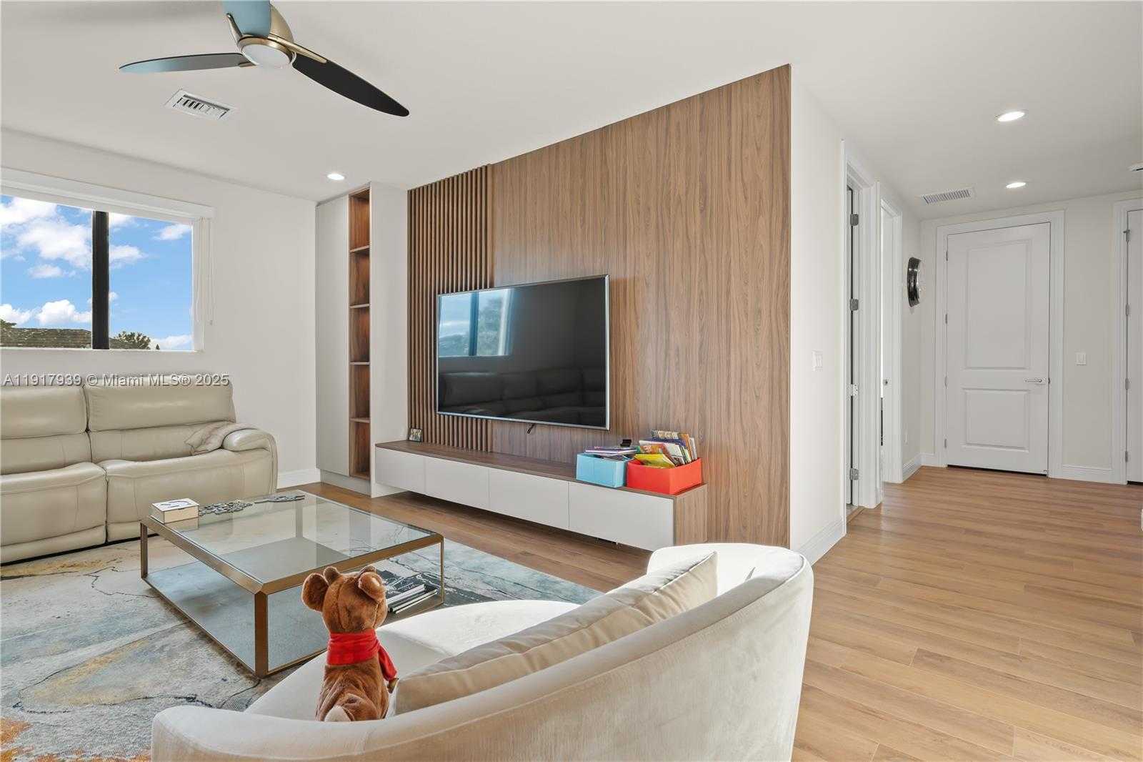 Small Image of 14820 MILLSTONE RANCHES DR, Davie Number 34