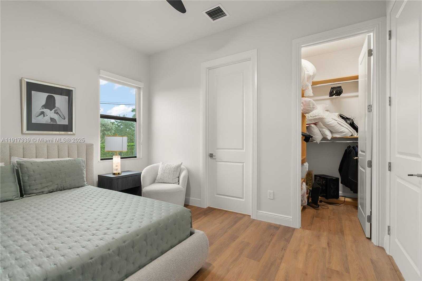 Small Image of 14820 MILLSTONE RANCHES DR, Davie Number 37