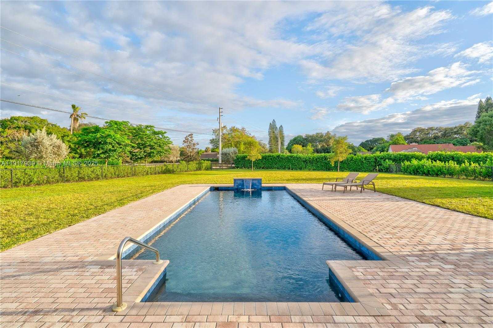 Small Image of 14820 MILLSTONE RANCHES DR, Davie Number 41