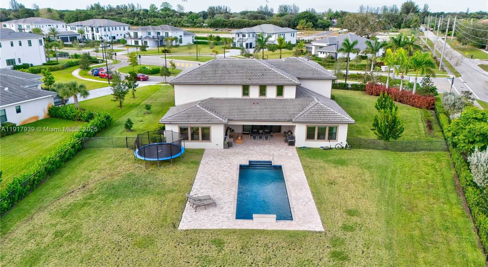 Small Image of 14820 MILLSTONE RANCHES DR, Davie Number 43