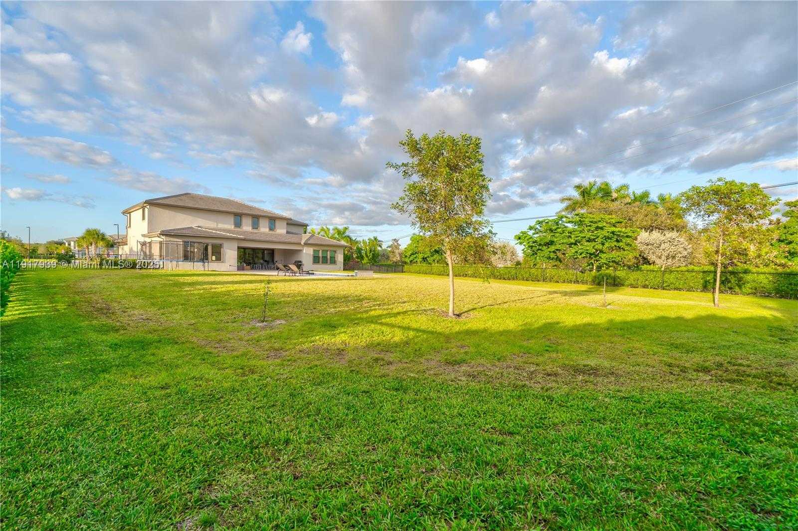 Small Image of 14820 MILLSTONE RANCHES DR, Davie Number 52