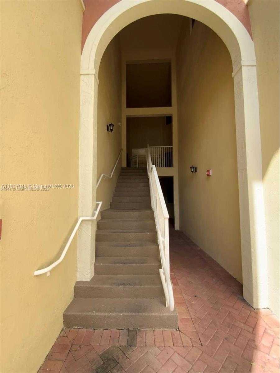 Small Image of 10805 NORTH WEST 89TH TER #208-4, Doral Number 3