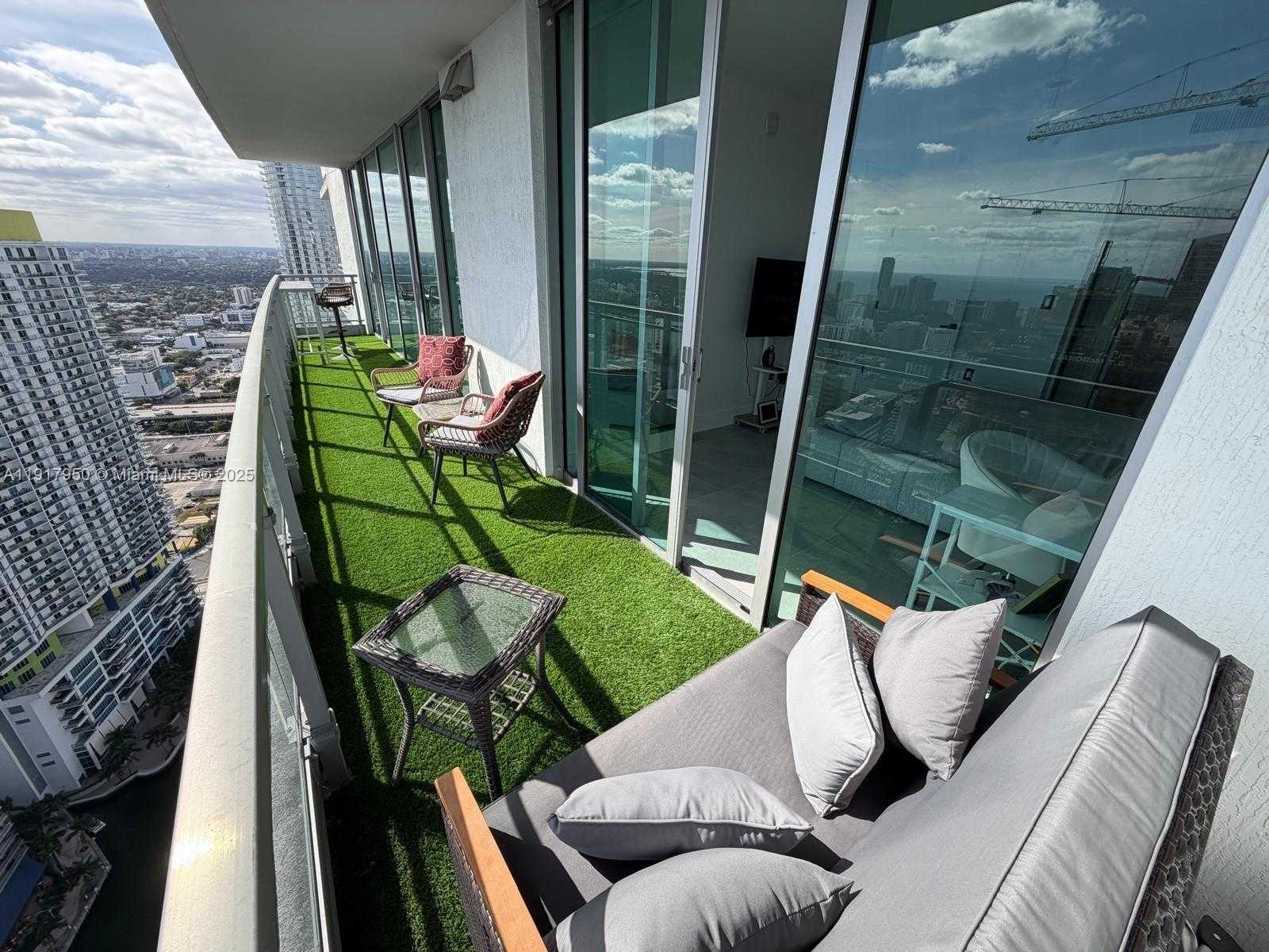 Imagen de Pequeño Objeto