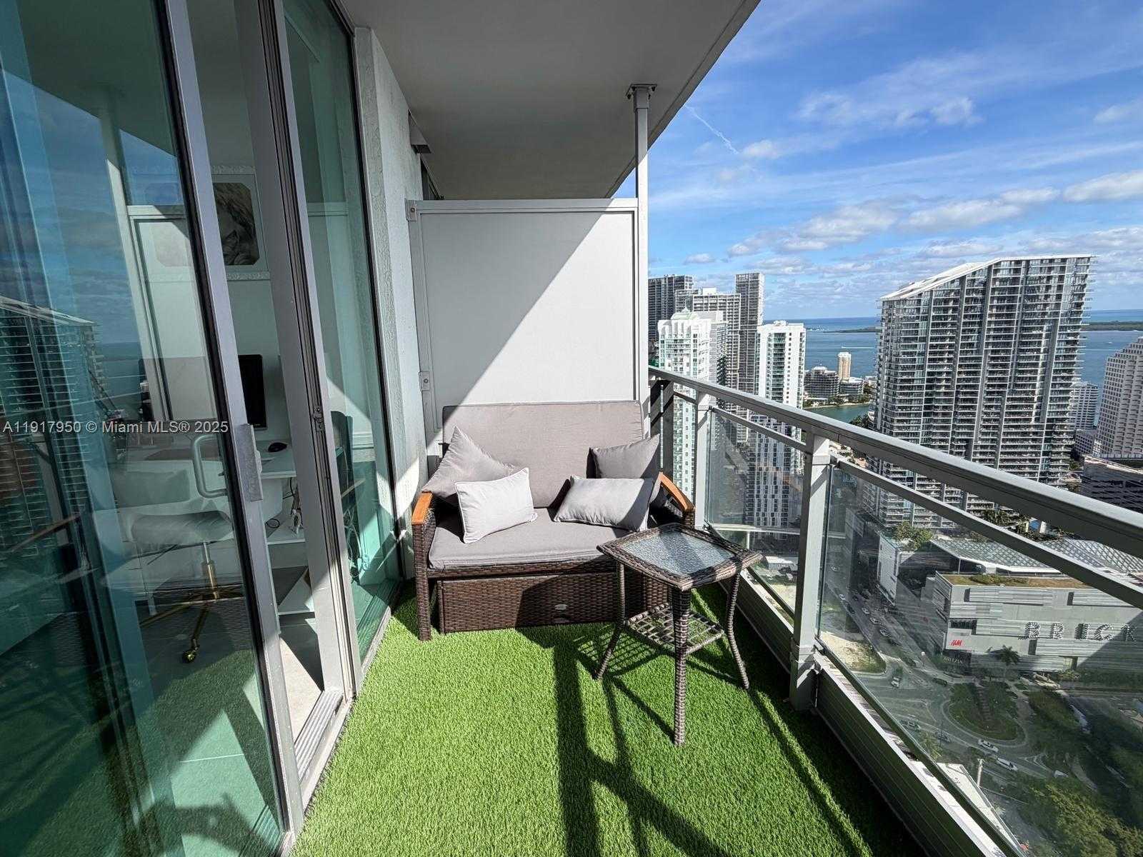 Imagen de Pequeño Objeto