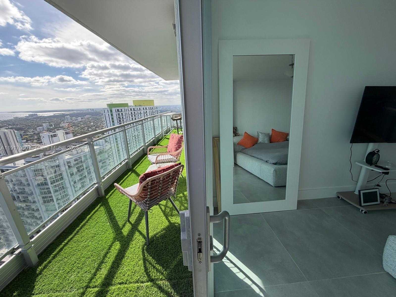 Imagen de Pequeño Objeto