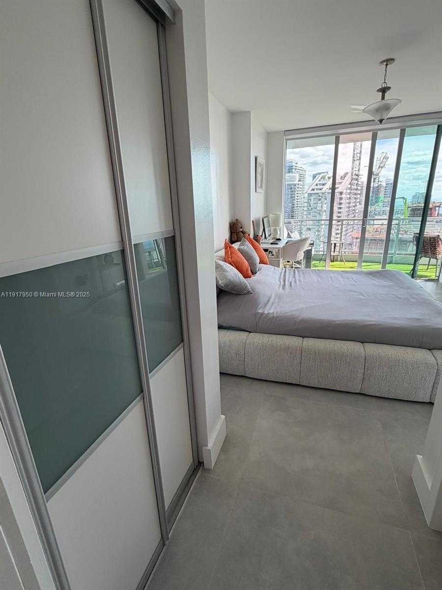 Imagen de Pequeño Objeto