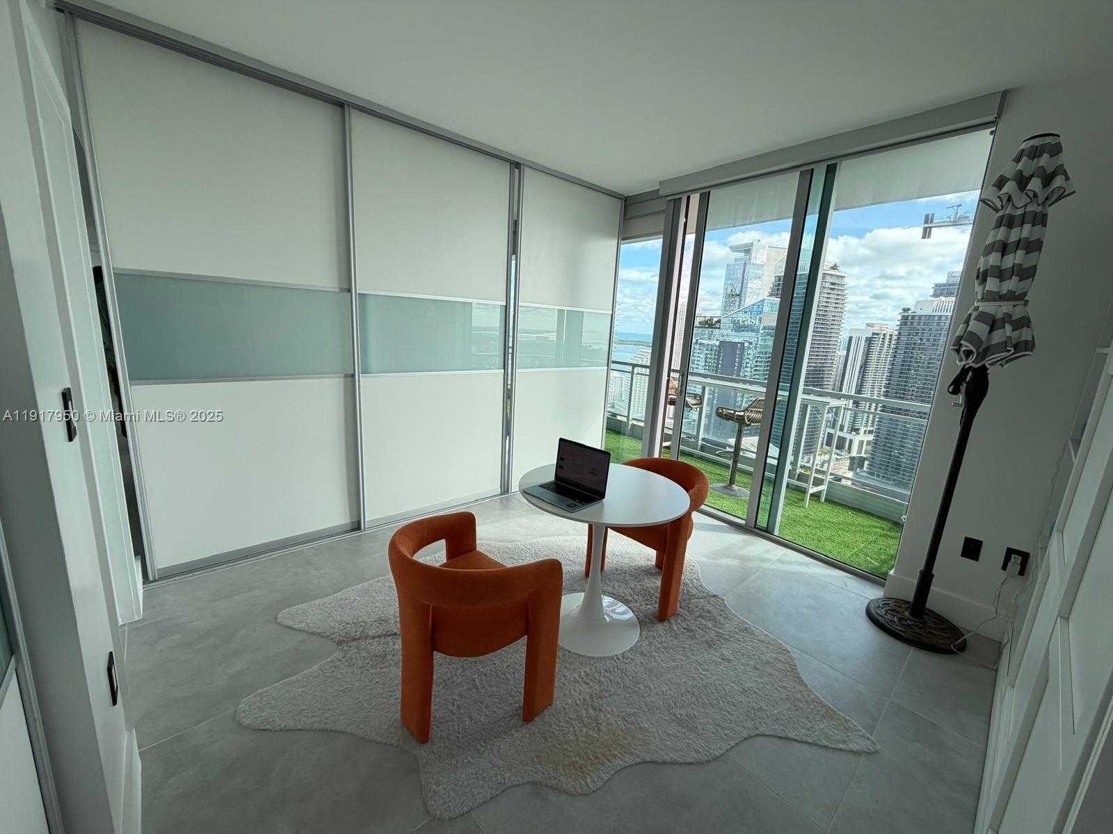 Imagen de Pequeño Objeto