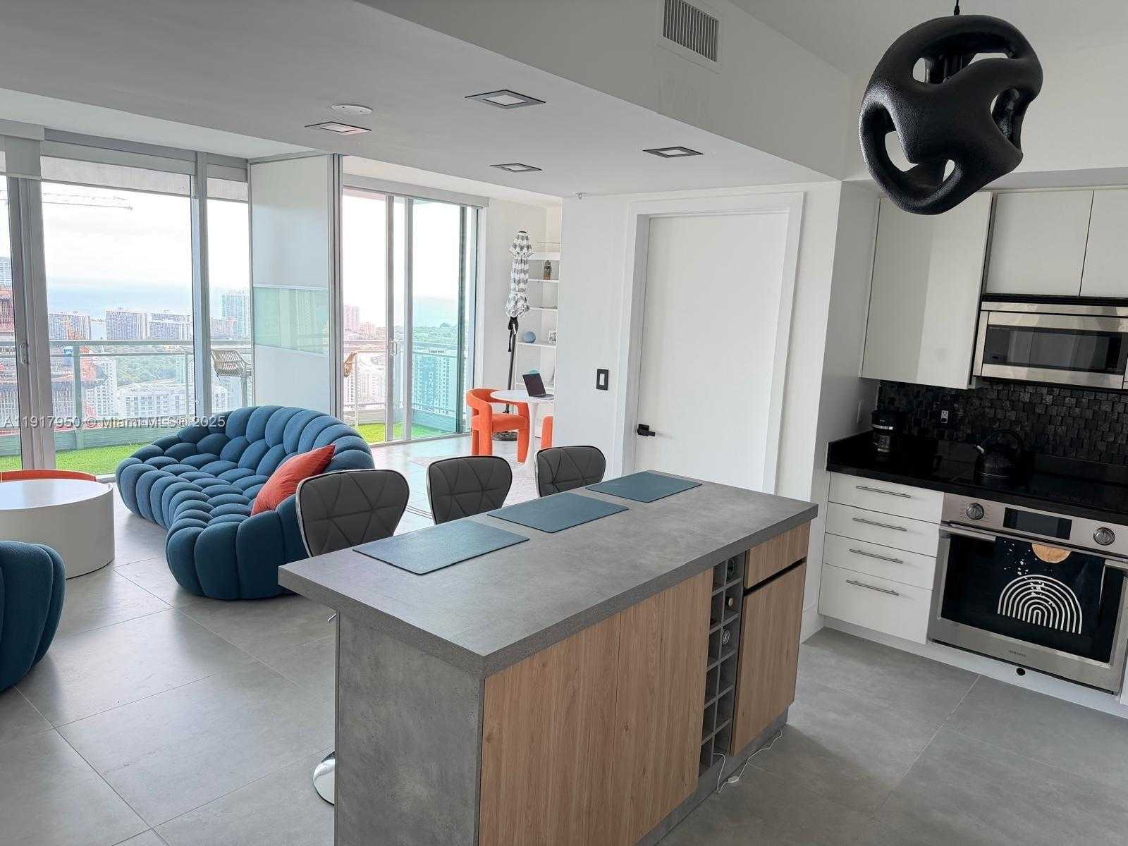 Imagen de Pequeño Objeto