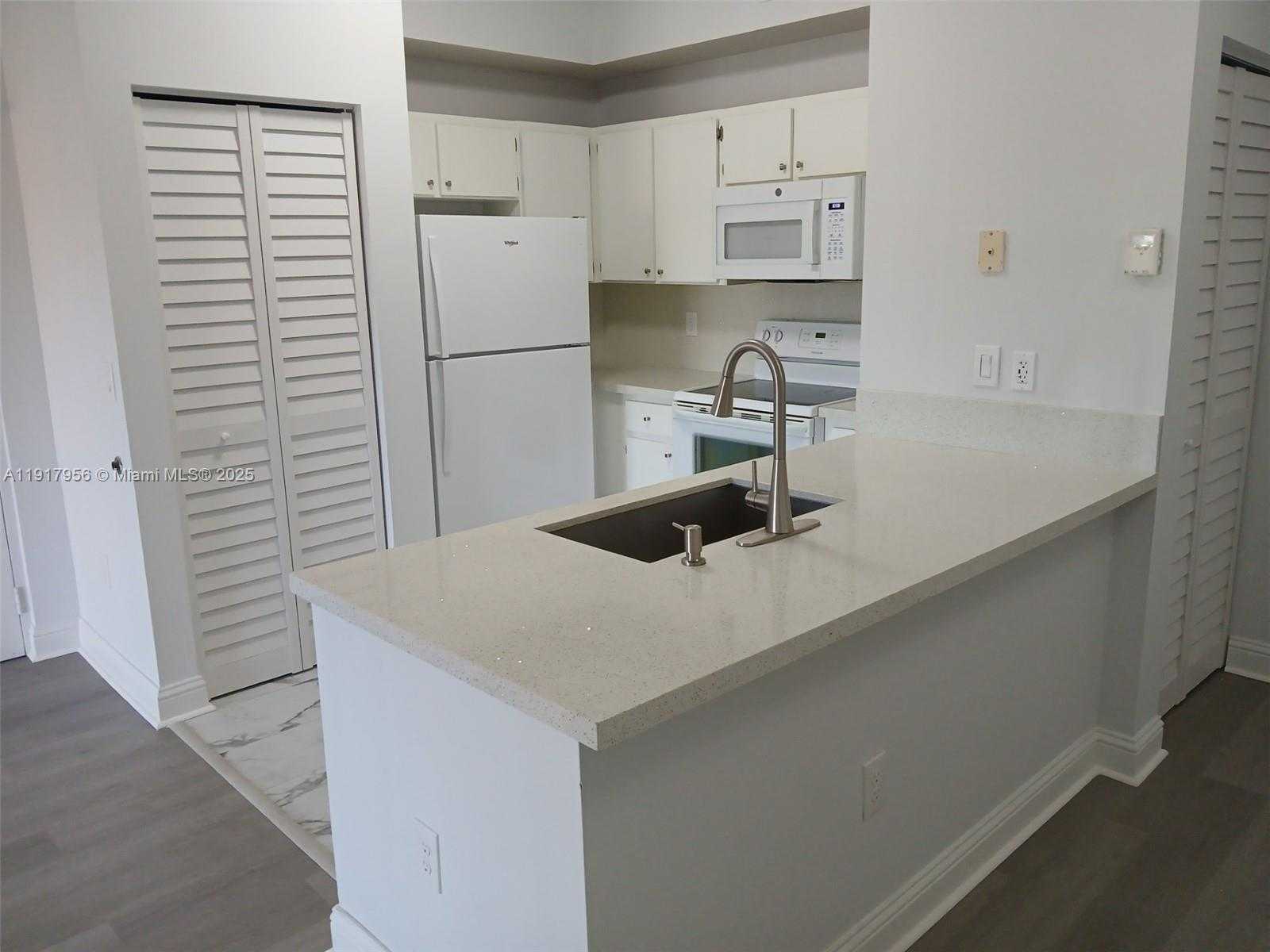 Small Image of 7300 NORTH WEST 114TH AVE #305-6, Doral Number 10