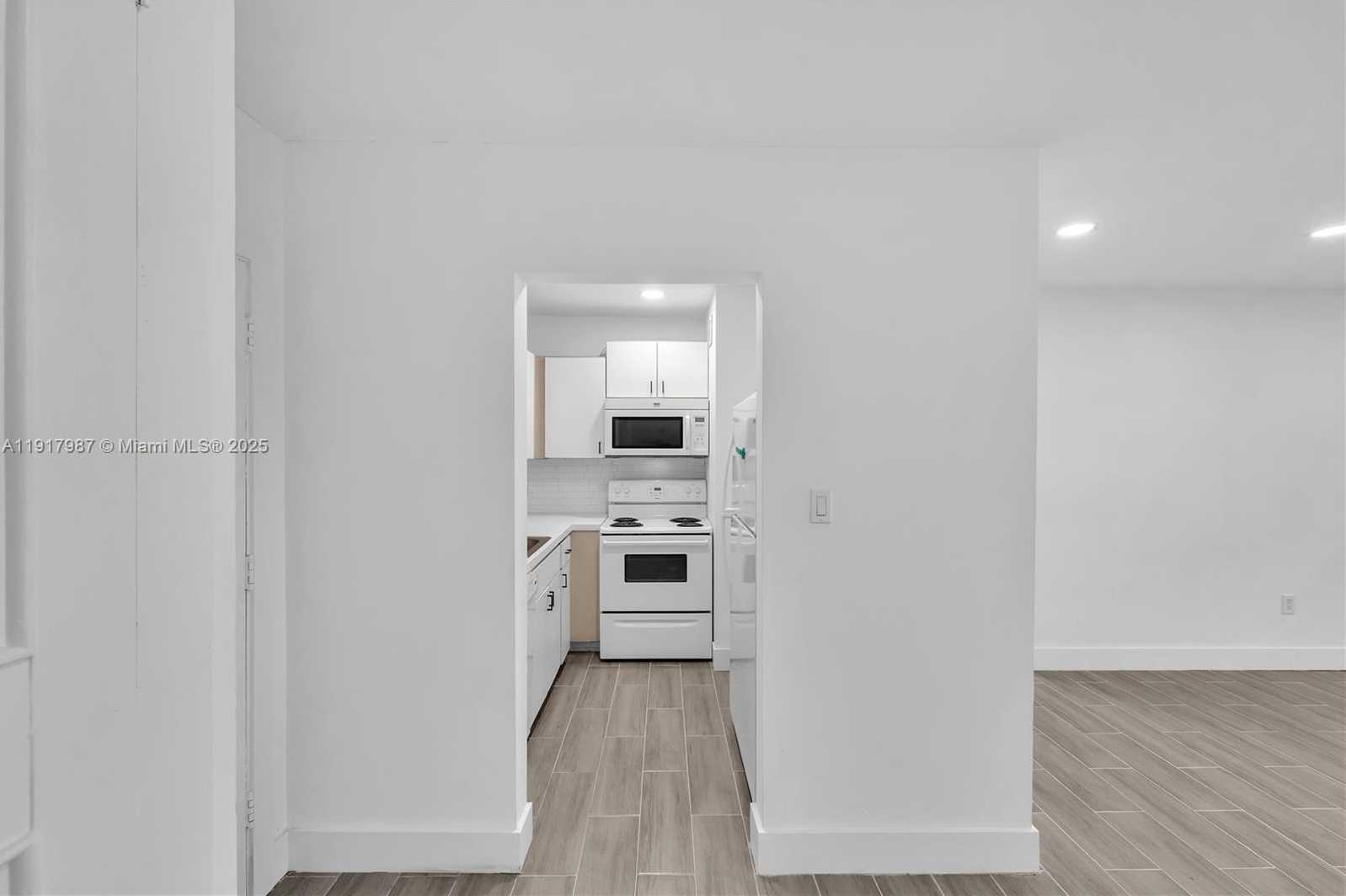 Small Image of 13712 SOUTH WEST 90TH AVE #8, Miami Number 7