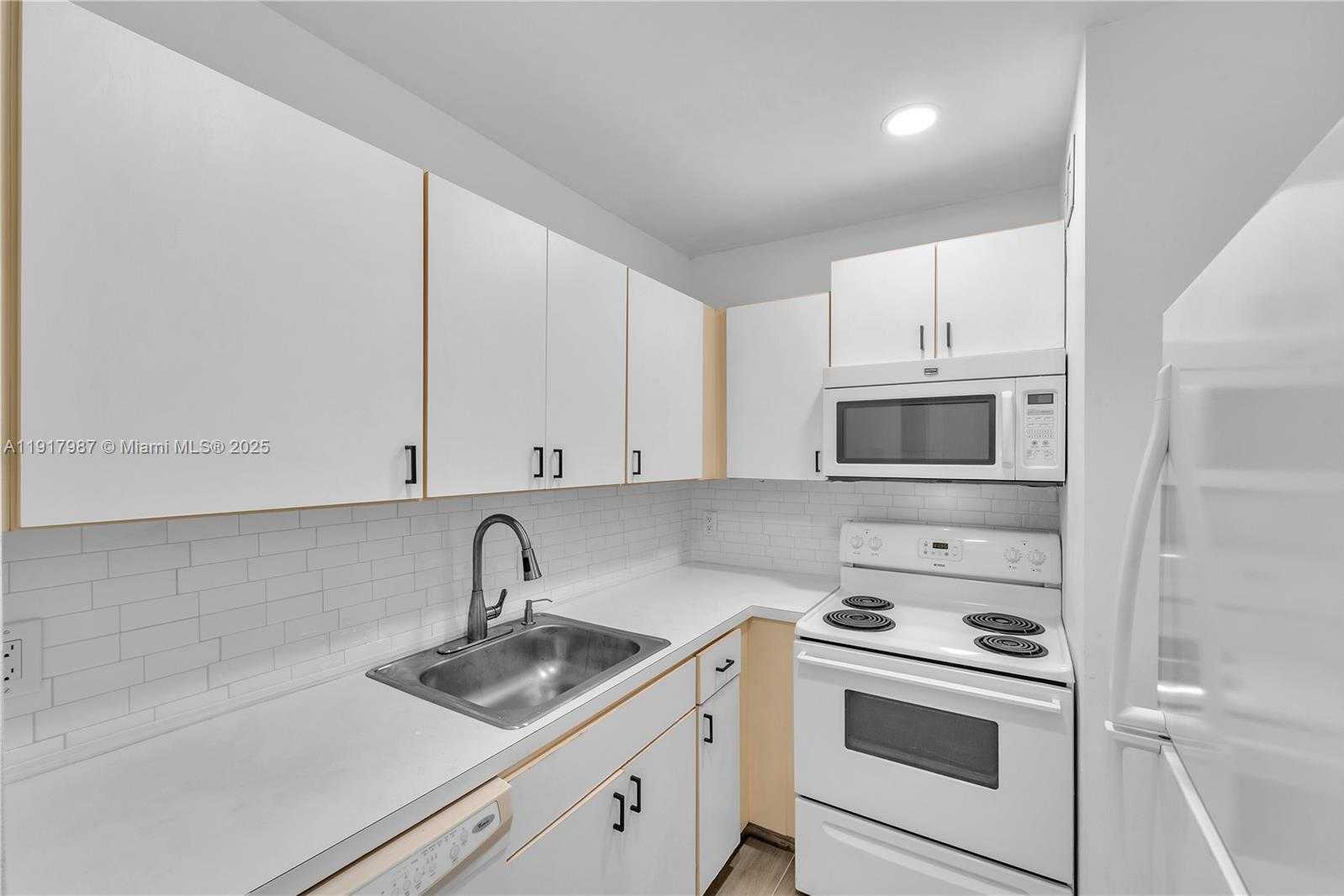 Small Image of 13712 SOUTH WEST 90TH AVE #8, Miami Number 9