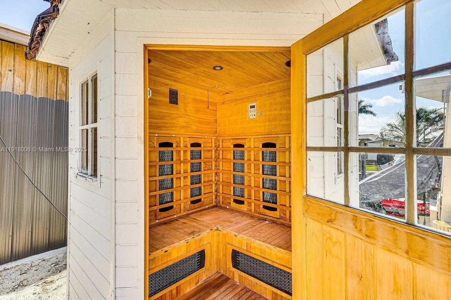 Small Image of 963 NAUTILUS ISLE, Dania Beach Number 26