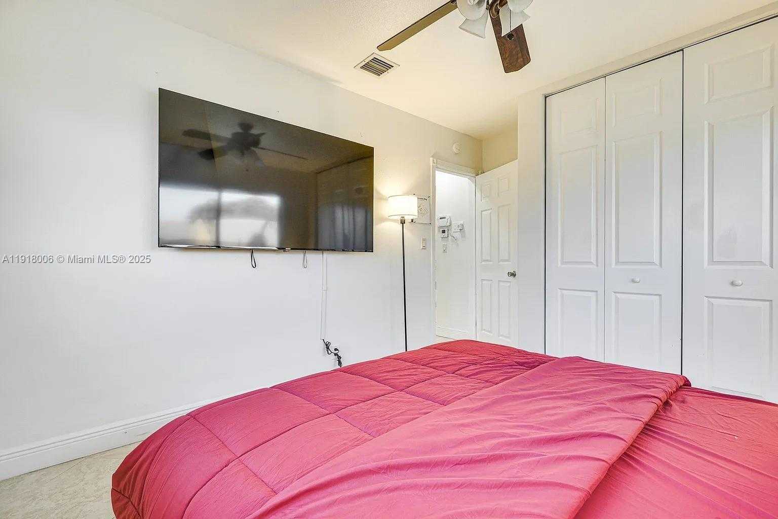 Small Image of 963 NAUTILUS ISLE, Dania Beach Number 30