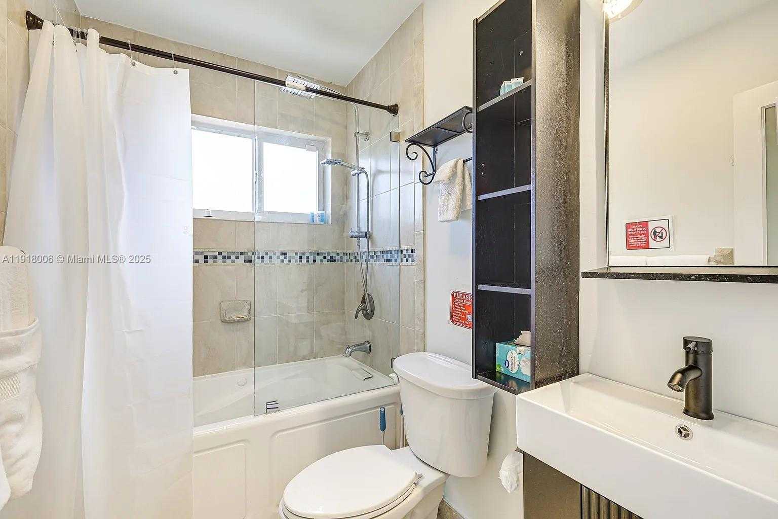 Small Image of 963 NAUTILUS ISLE, Dania Beach Number 31