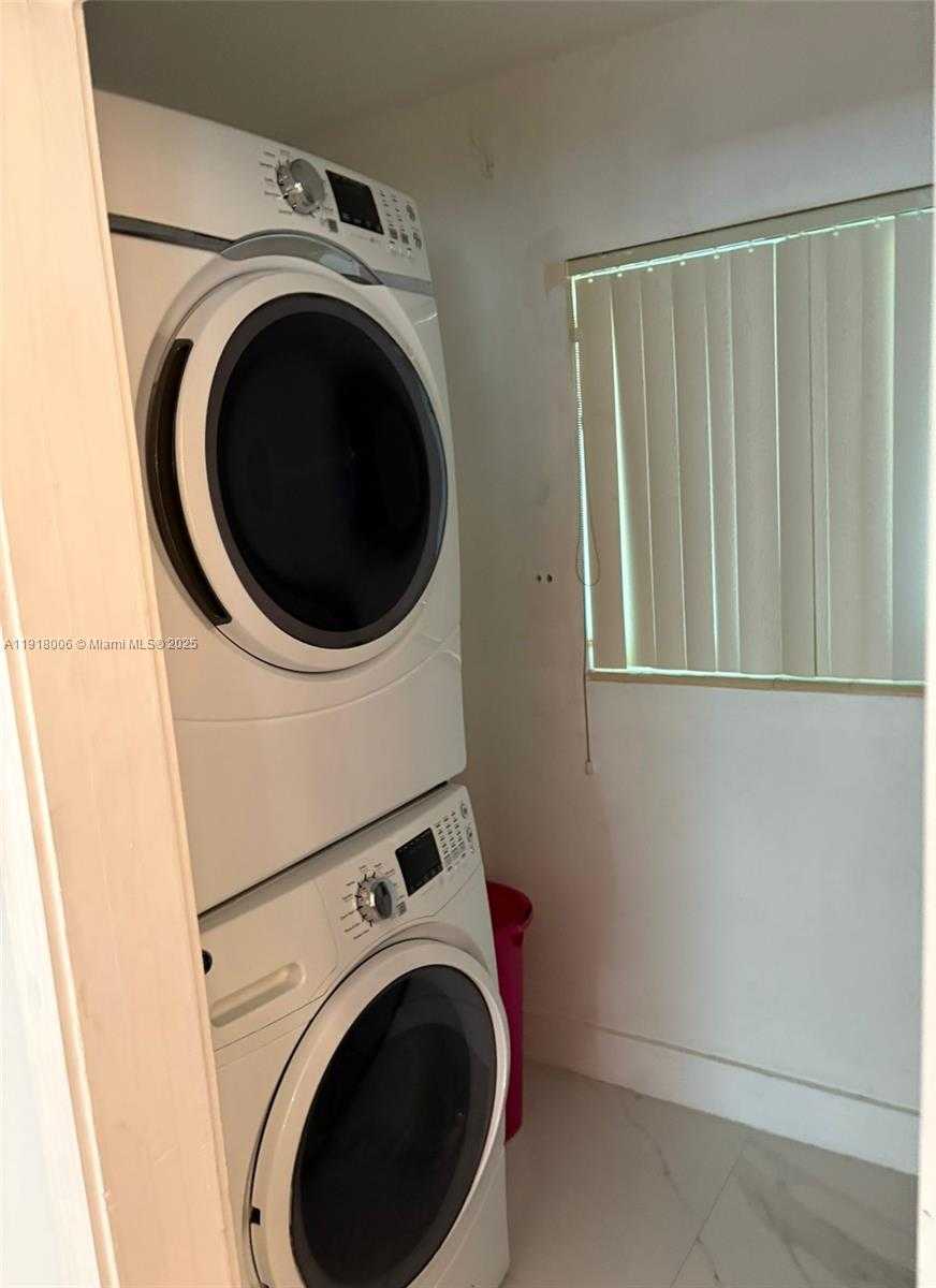 Small Image of 963 NAUTILUS ISLE, Dania Beach Number 4