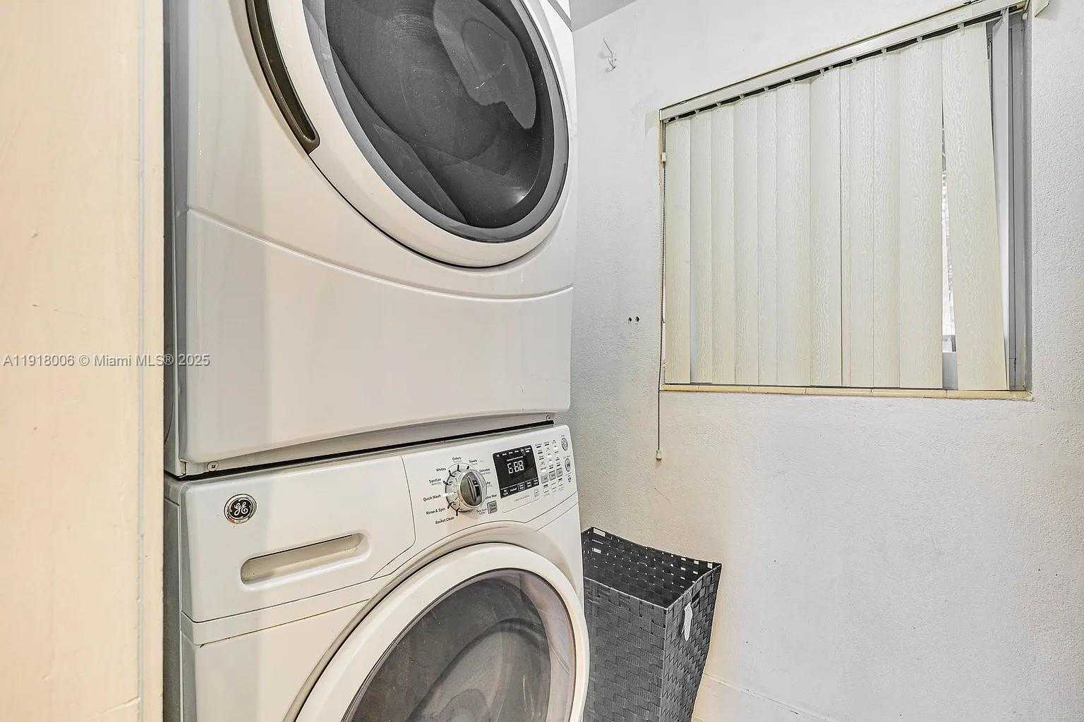 Small Image of 963 NAUTILUS ISLE, Dania Beach Number 41