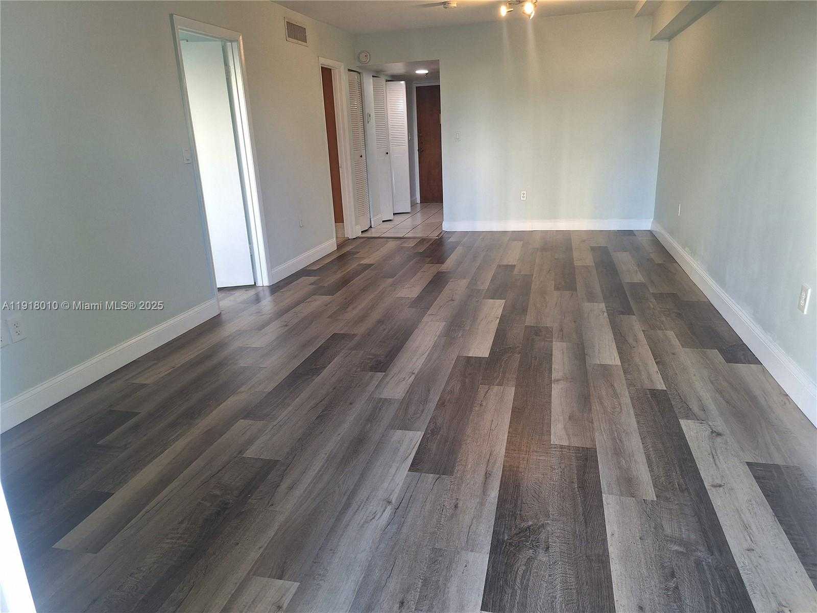 Small Image of 201 180TH DR #205, Sunny Isles Beach Number 2