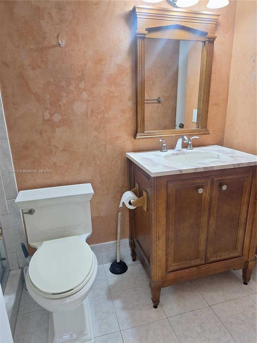 Small Image of 201 180TH DR #205, Sunny Isles Beach Number 8